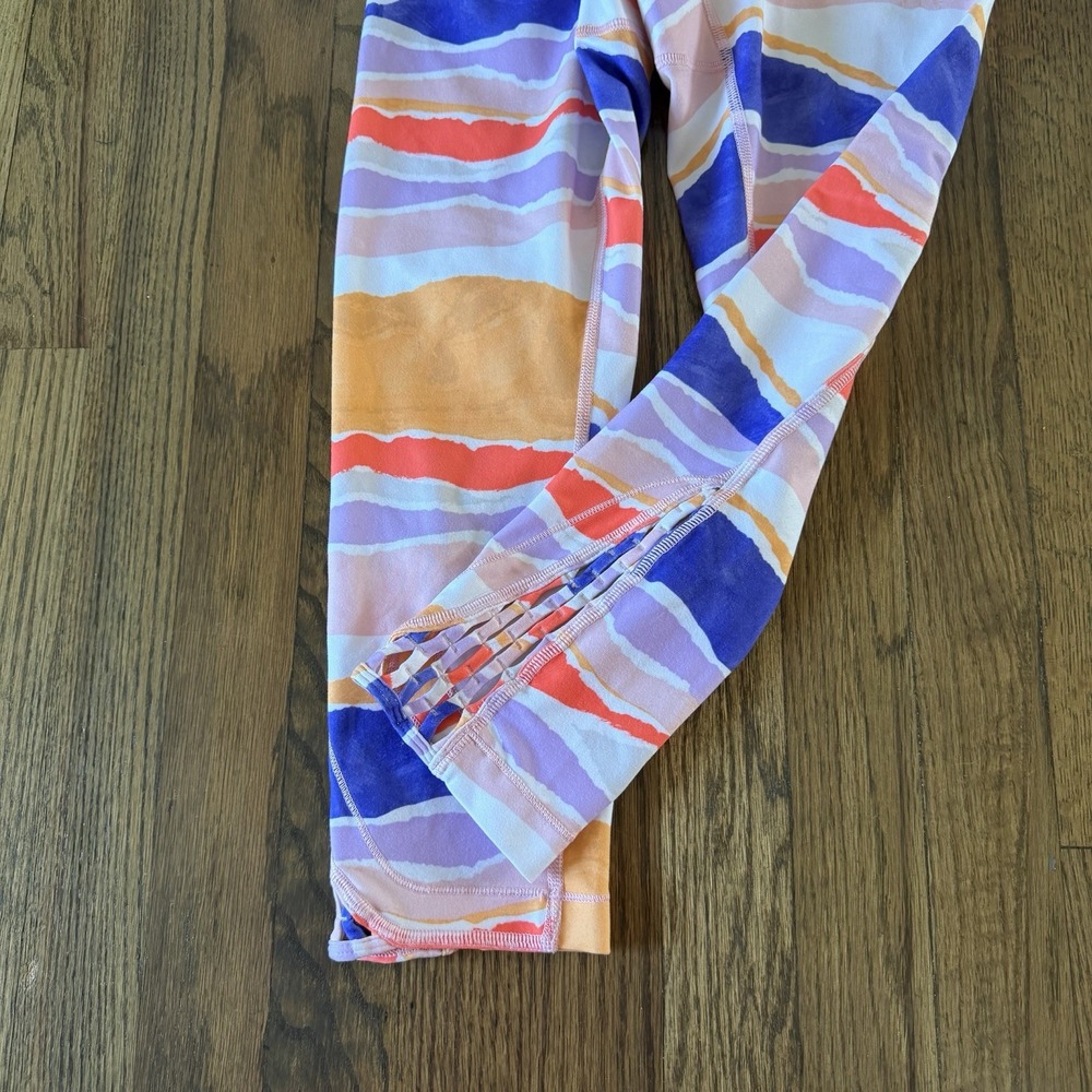 Lululemon True Self Crop Bleacher Stripe White Iris Flower Size 4 - Picture 11 of 12